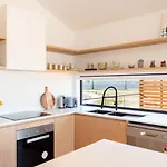 Luxurious Waterfront Home In The North Of Hobart